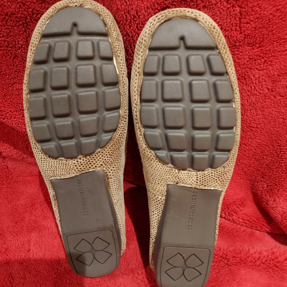 Naturalizer Loafers - Picture 3 of 5